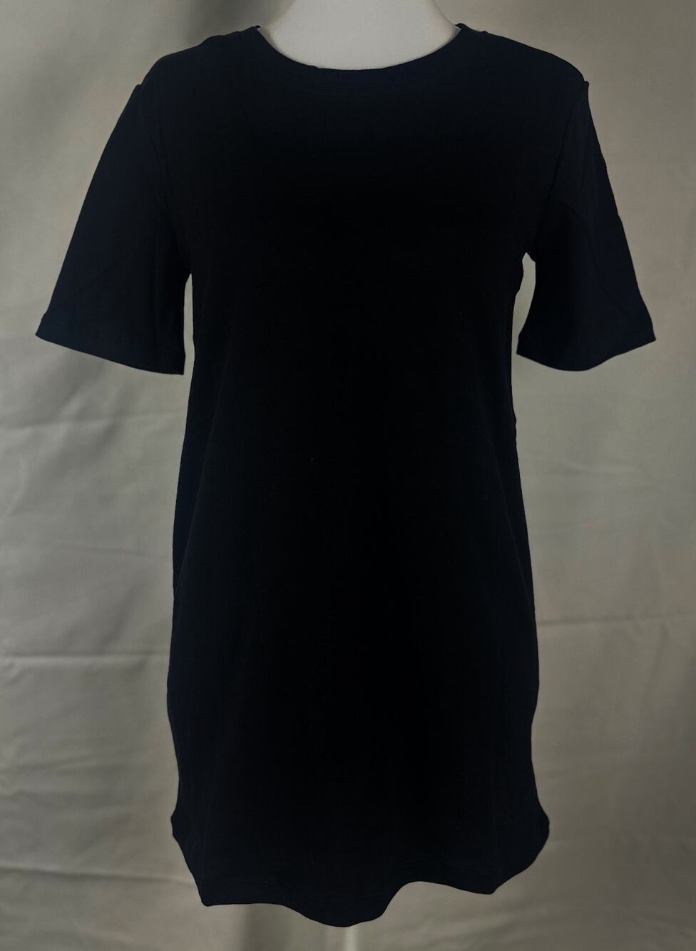 Zenana NWT Black Basic Tee – Short Sleeve – Size Medium